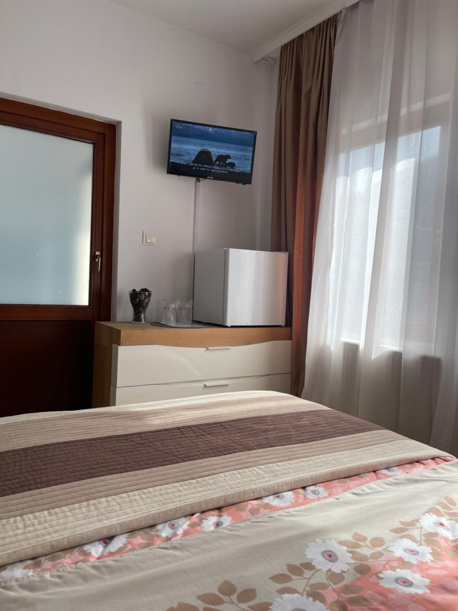 Gama Viseu De Sus Hotel ภายนอก รูปภาพ